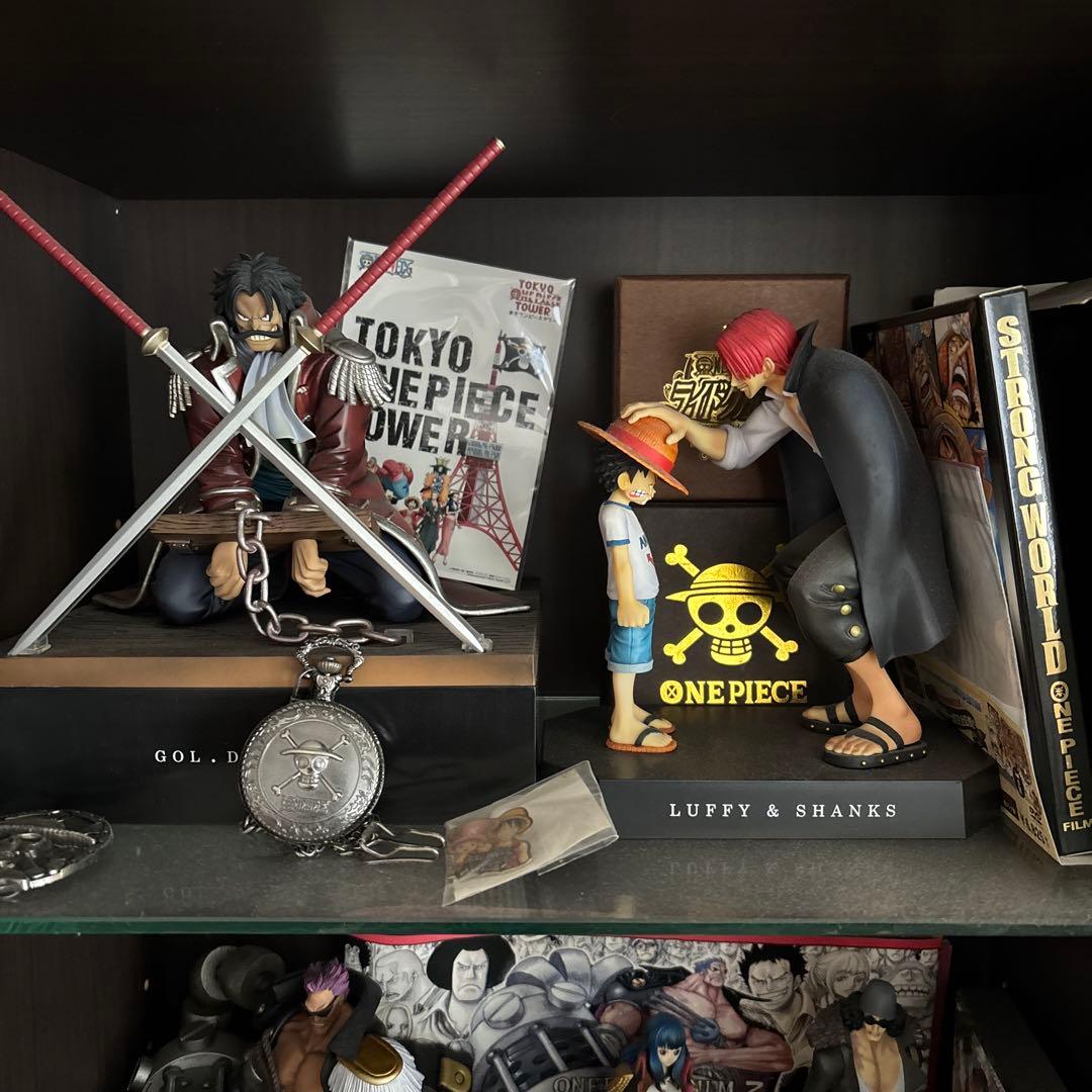 ワンピースフィギュア　フィギュアラックまとめ売り