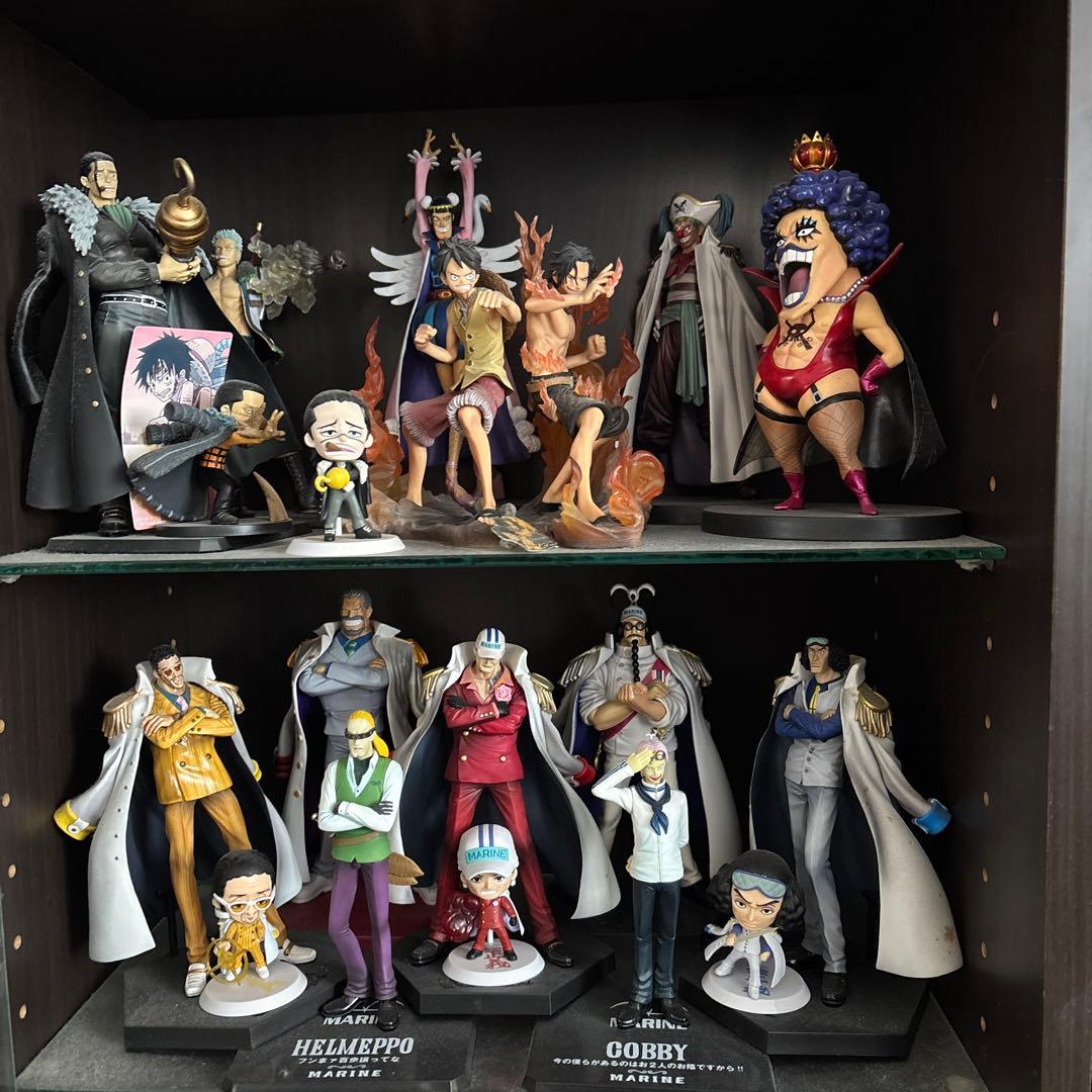 ワンピースフィギュア　フィギュアラックまとめ売り