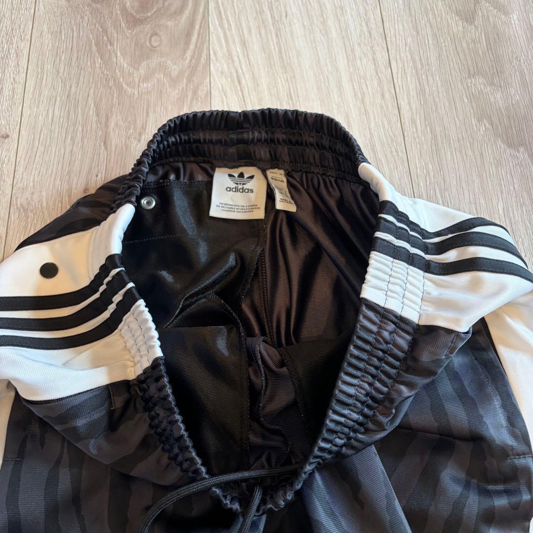 アディダス オリジナル グラフィック アニマル アディブレイク ジャージ　黒