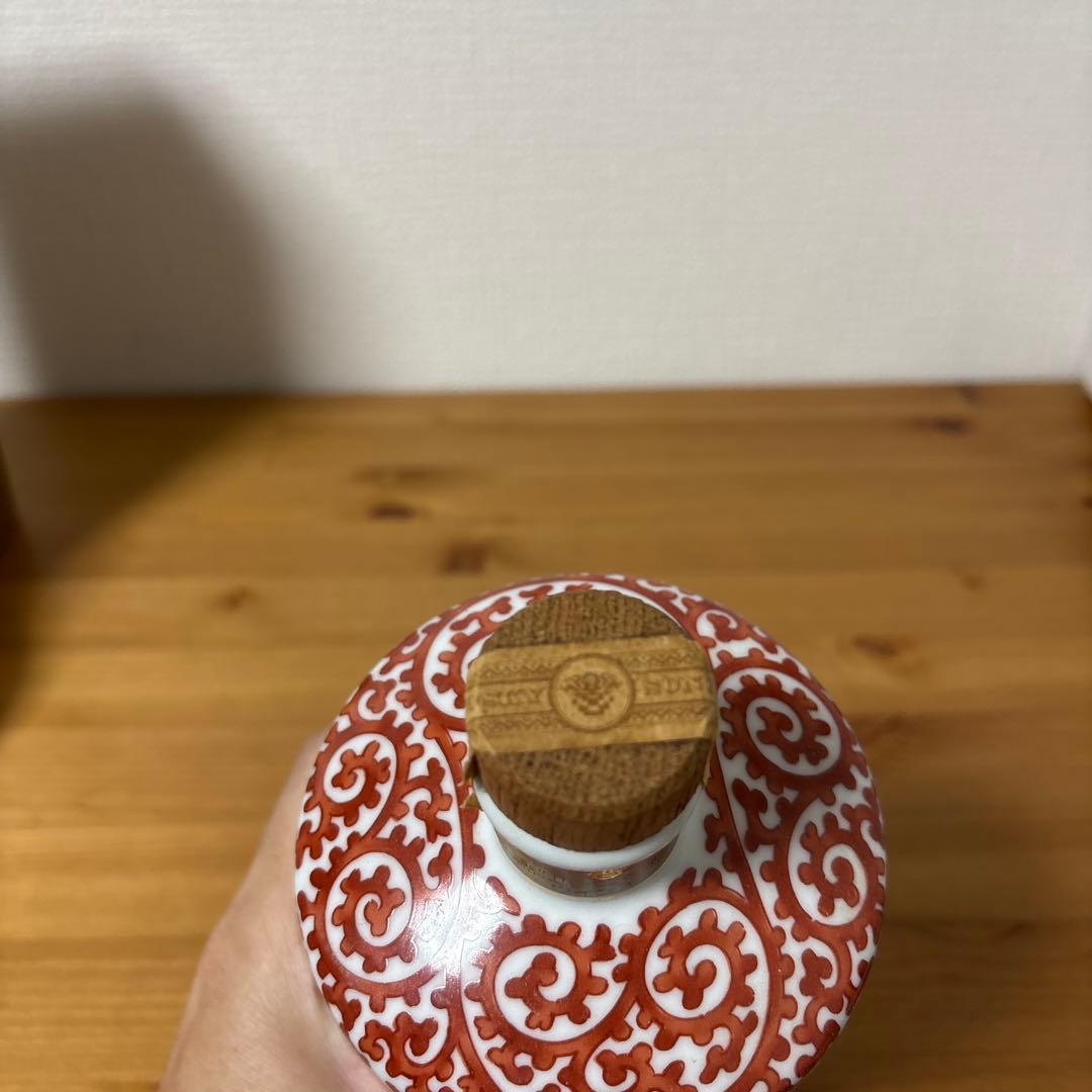 サントリーウイスキー　白州 赤絵蛸唐草 寿 文筒形瓶 有田焼 陶器ボトル 未開封