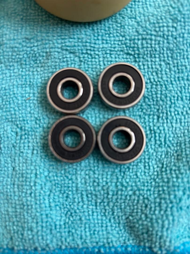 スケートボード　LAND SHARK ウィール　ブロンソンベアリングセット