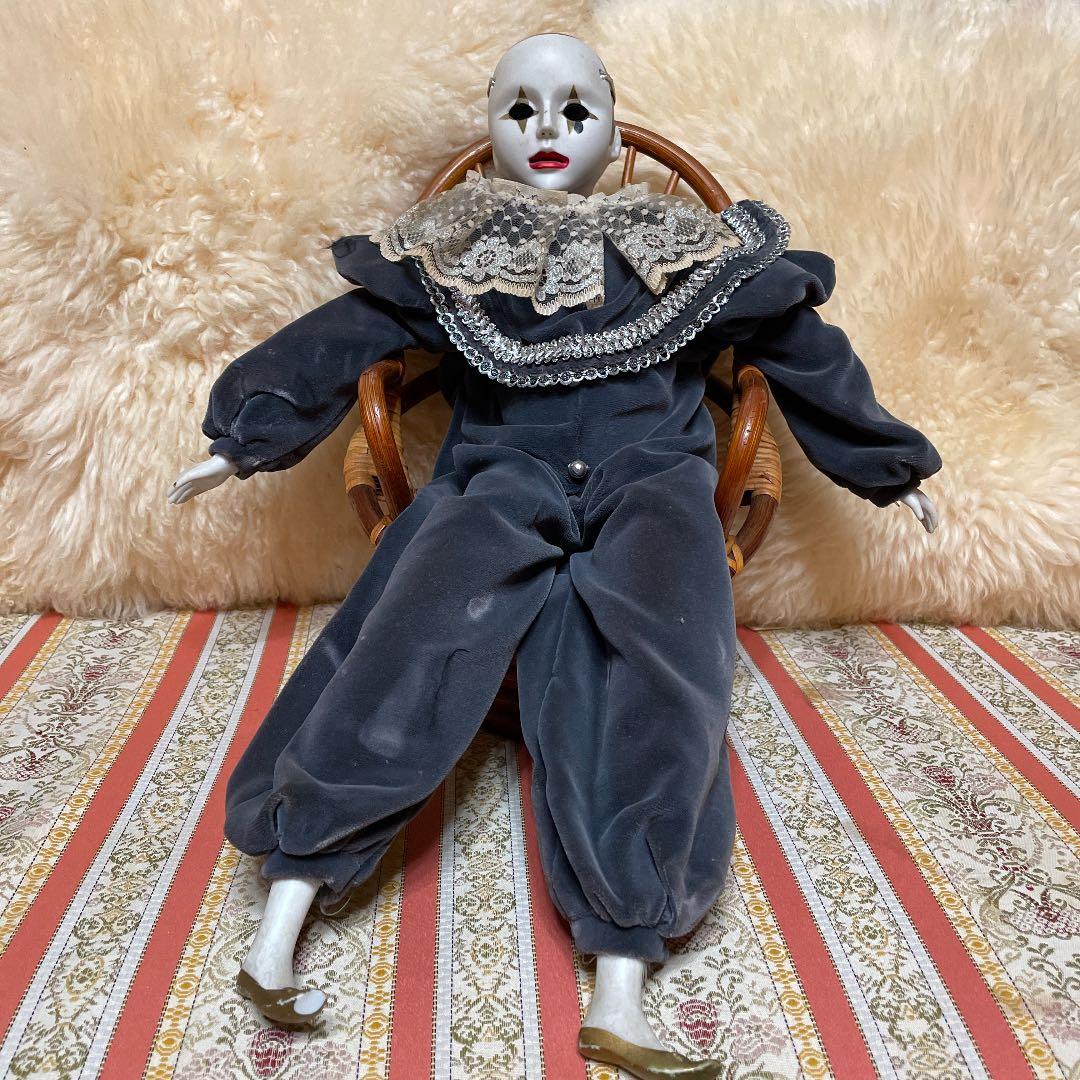 アンティークの陶器製　お人形　仮面舞踏会　ビロードのお洋服　魅力的です