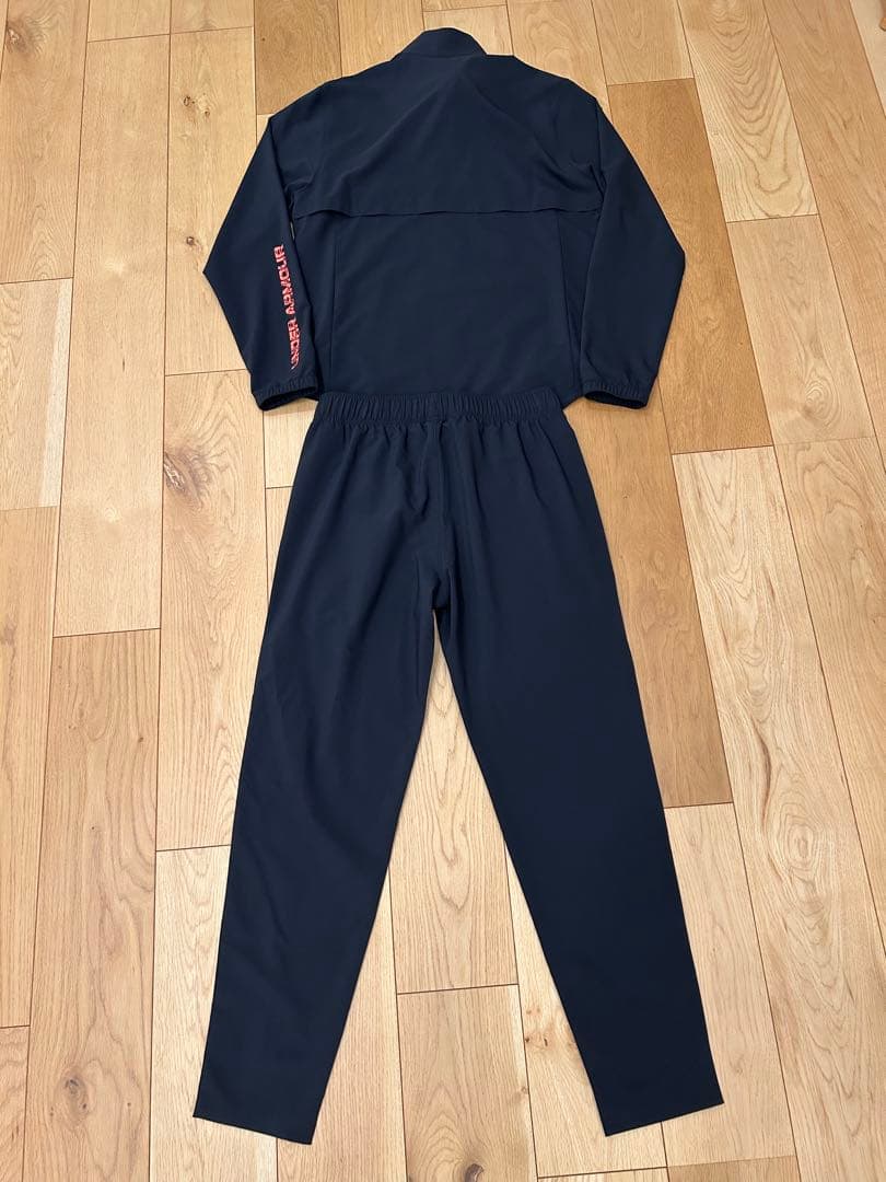 UNDER ARMOUR ブラックジャージ上下セット　セットアップ　Lサイズ
