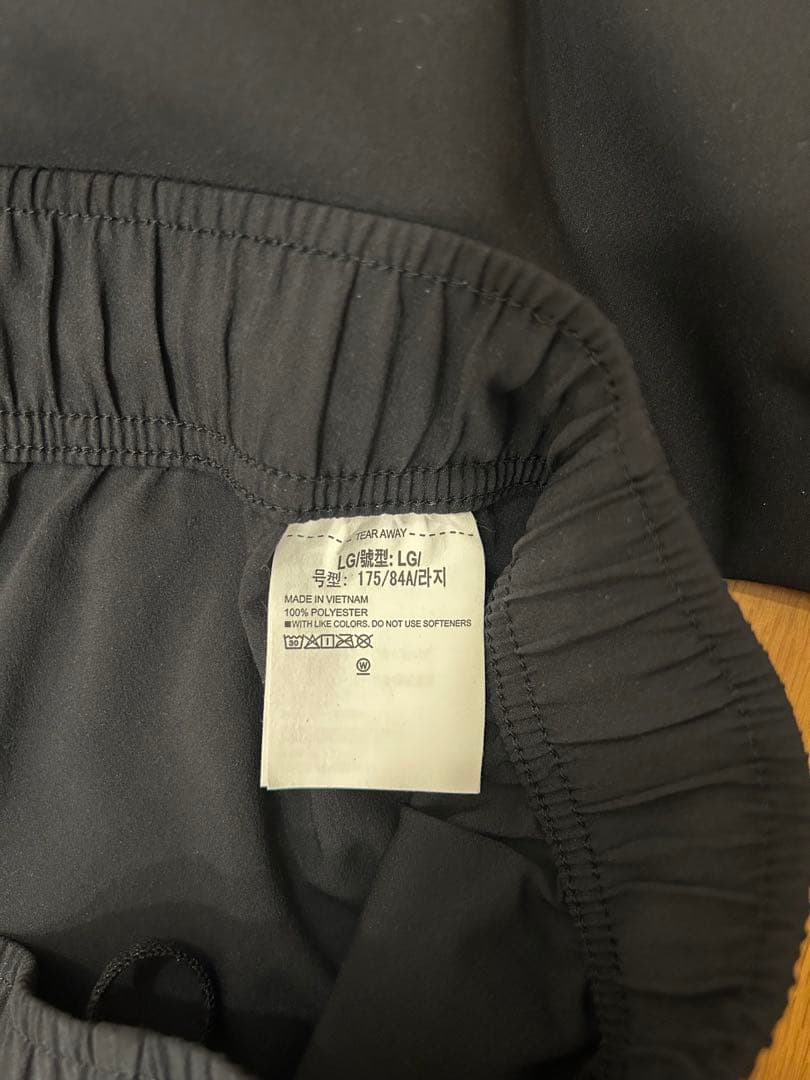 UNDER ARMOUR ブラックジャージ上下セット　セットアップ　Lサイズ