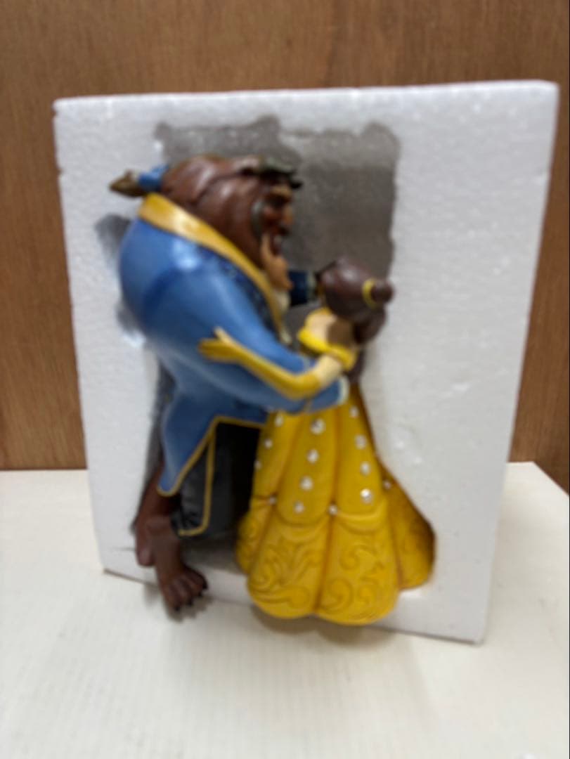 ディズニーショーケース 美女と野獣 大きなフィギュア