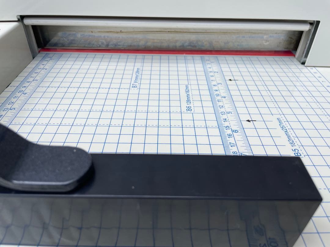 ✳️大型裁断機(ペーパーカッター)⚫︎色 ベージュ ⚫︎A4サイズ ⚫︎ダイシン商事