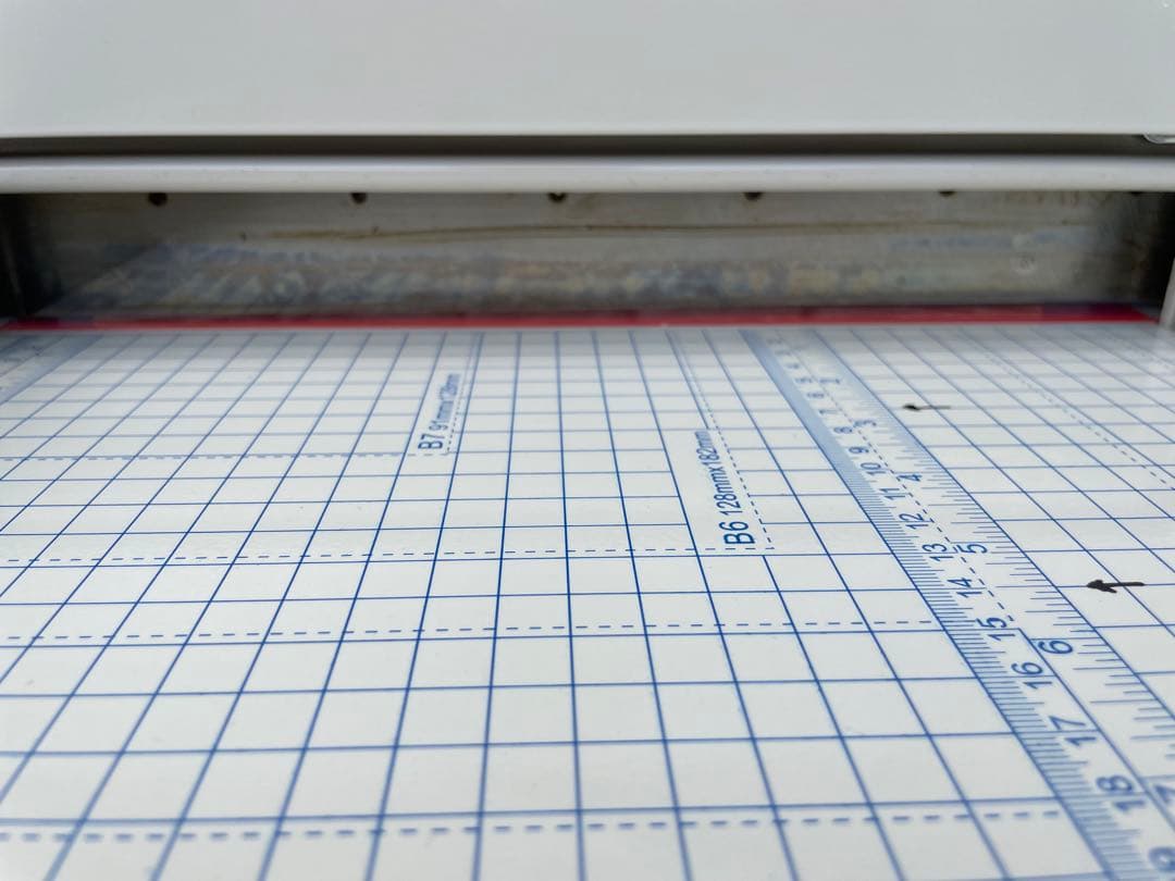 ✳️大型裁断機(ペーパーカッター)⚫︎色 ベージュ ⚫︎A4サイズ ⚫︎ダイシン商事