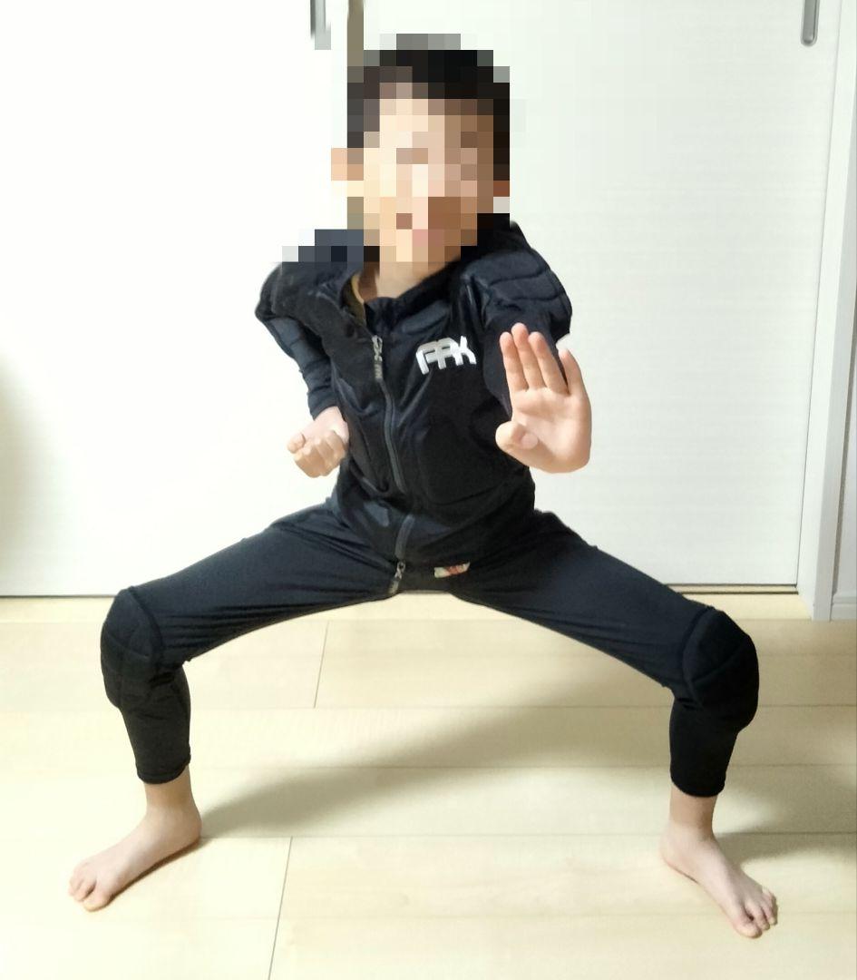 スノーボードプロテクター　上下セット　キッズ　XXS　135CMまで　ほぼ新品