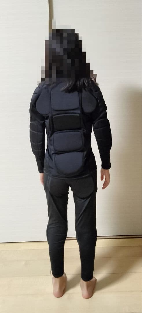 スノーボードプロテクター　上下セット　キッズ　XXS　135CMまで　ほぼ新品