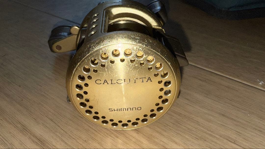 SHIMANO CALCUTTA ゴールド ベイトリール