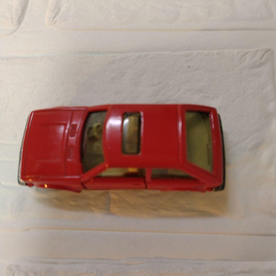 トミカ黒箱　マツダ ファミリア 1500XG