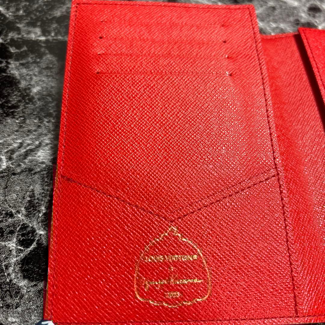 ルイヴィトン 草間彌生 コラボ LV × YK パスポートケース