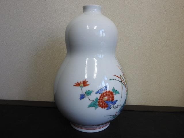 十三代柿右衛門　錦花鳥文壺　共箱　M1501