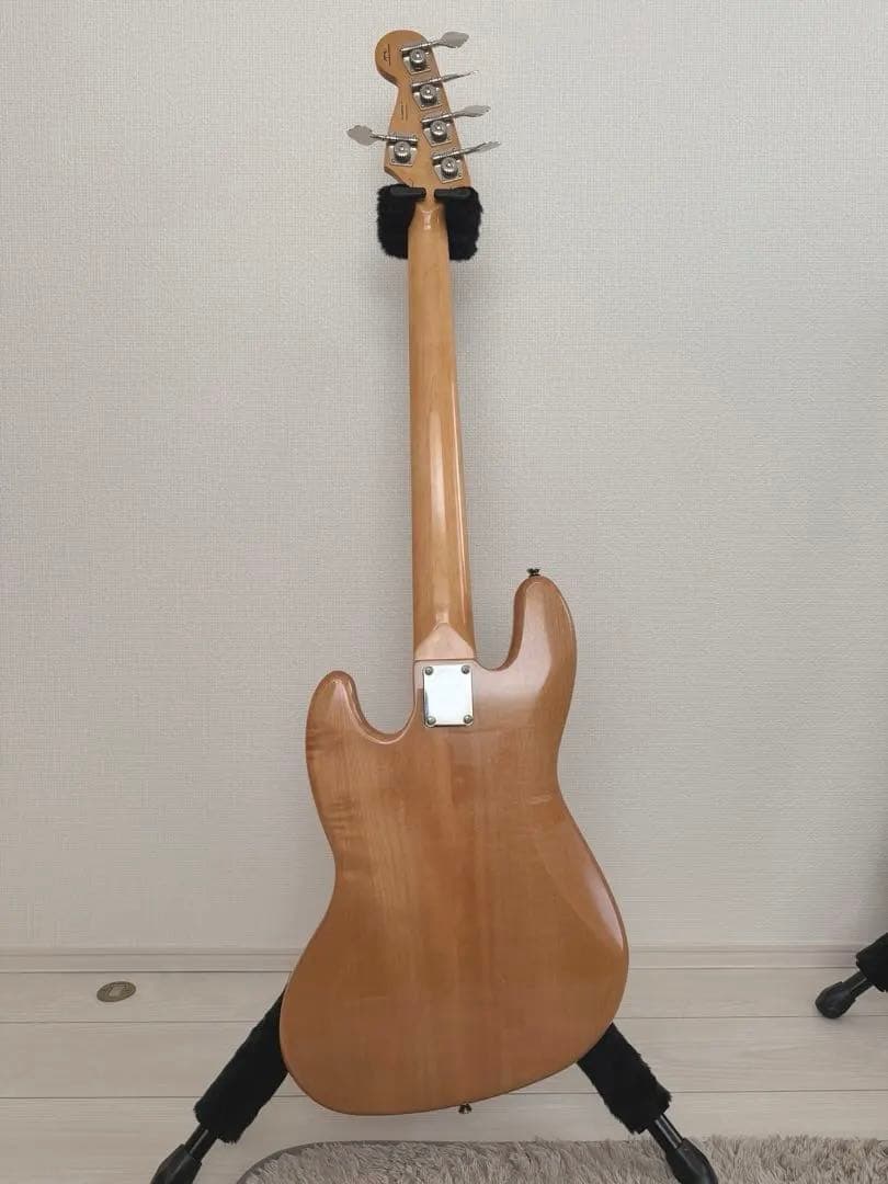 ベース Squier Classic Vibe '70s Jazz Bass V