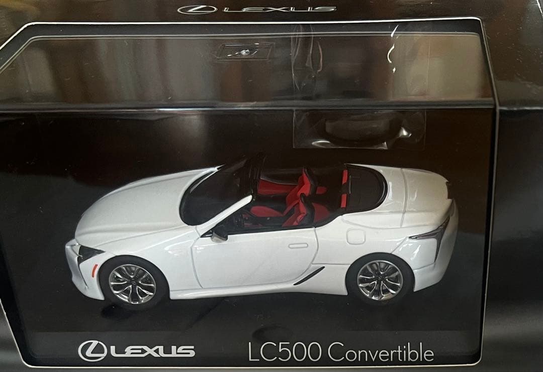 非売品Lexus LC500 Convertible 左ハンドル車ホワイト