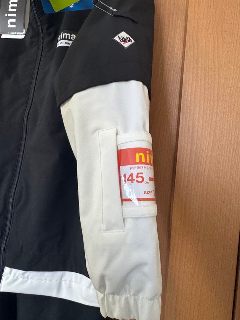 未使用・タグ付きnima 上下セット 子ども用 ブラック セパレートスノーウェア