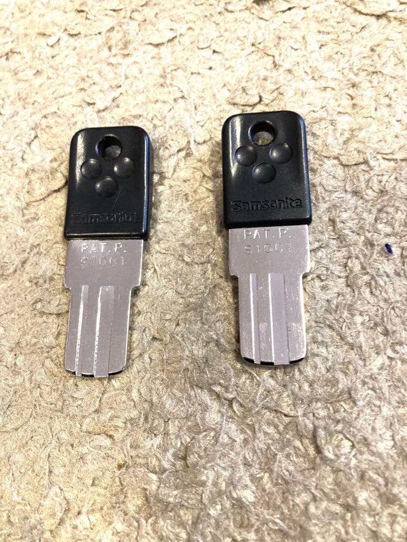 【SAMSONITE】★ハローキティ　スーツケース★レトロ可愛い　ローズピンク