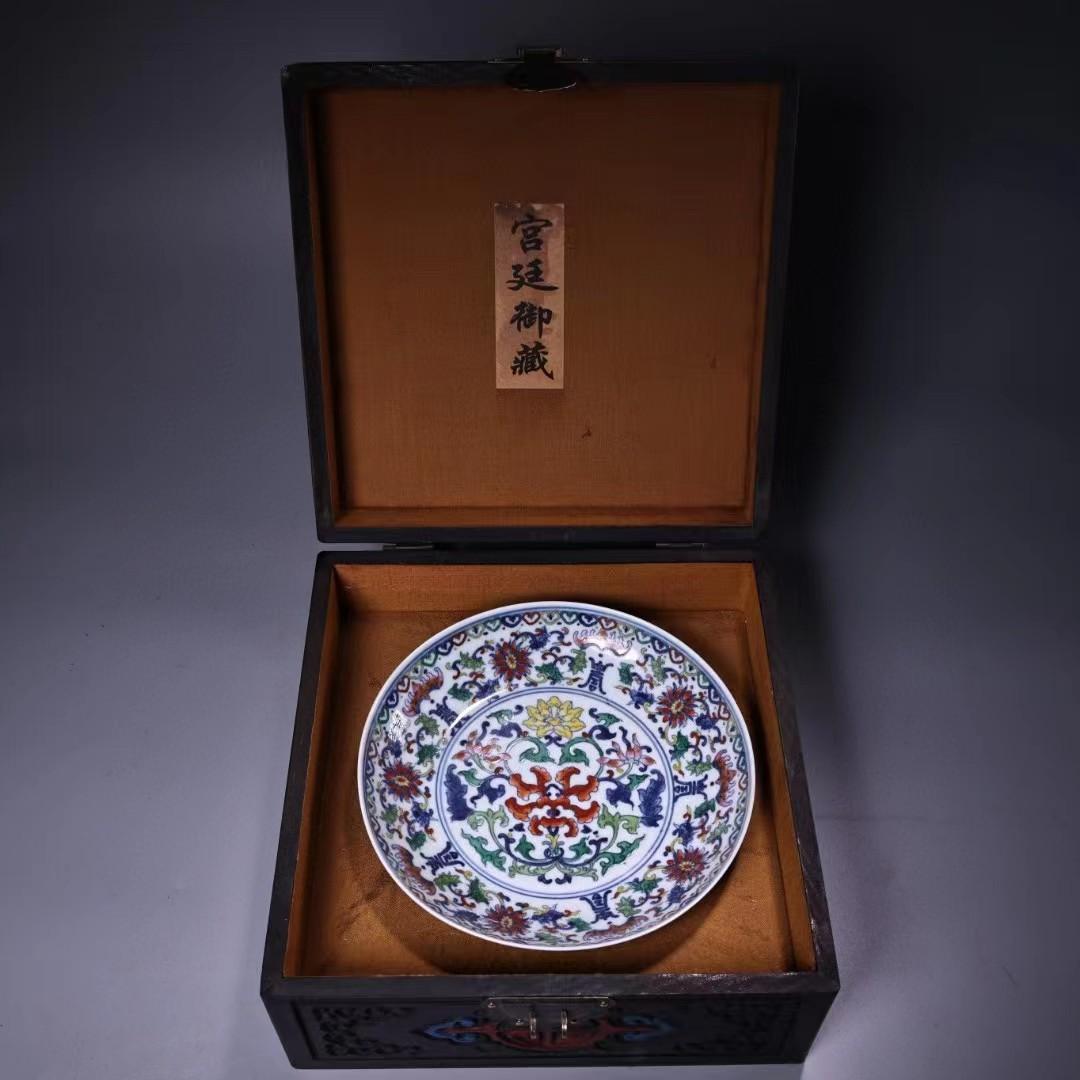 中国古美術・珍蔵粉彩斗彩陶磁器の皿・中皿・置物・純手描き・茶道具・文房具・箱付き