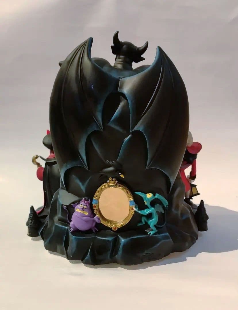 【新品】ディズニーヴィランズ　スノードームフィギュア