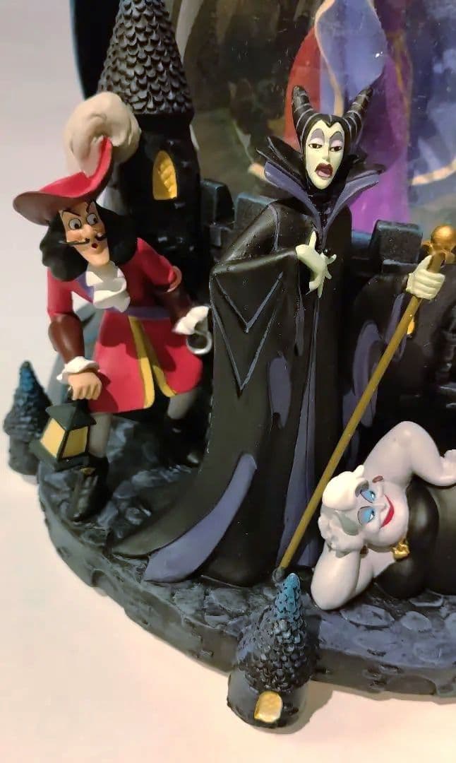 【新品】ディズニーヴィランズ　スノードームフィギュア