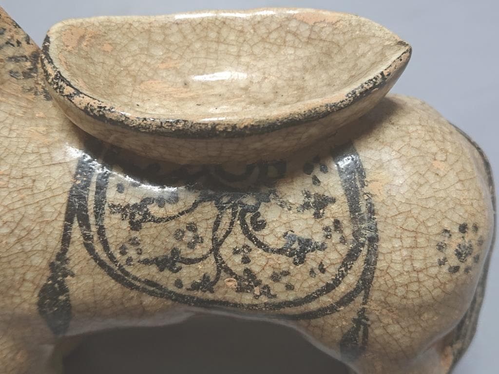 タイ　カロン窯　鉄絵馬形灯火器造形物　15～16世紀