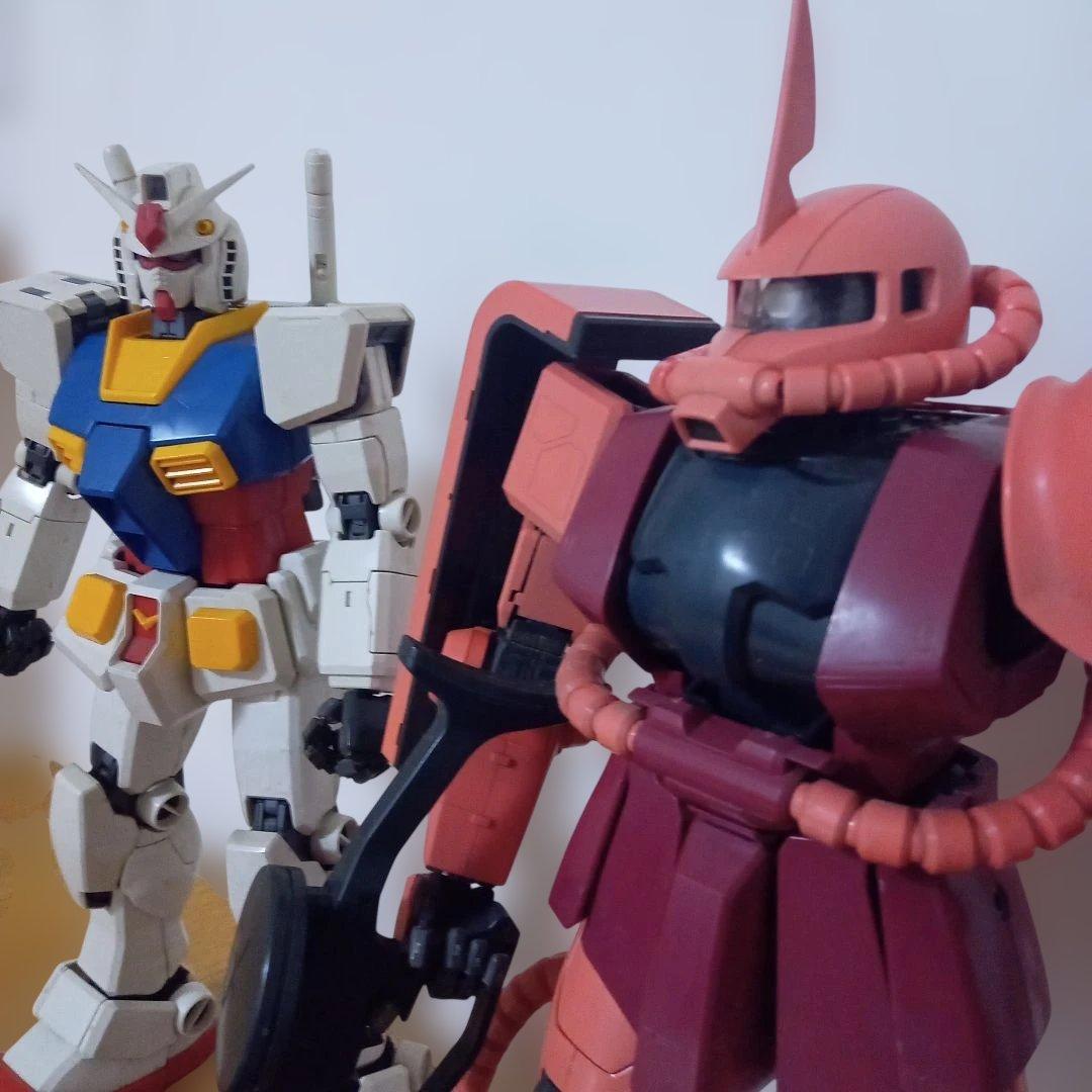 PG 1/60 MS-06S シャア専用ザクⅡ＆機動戦士ガンダム完成品　ガンプラ