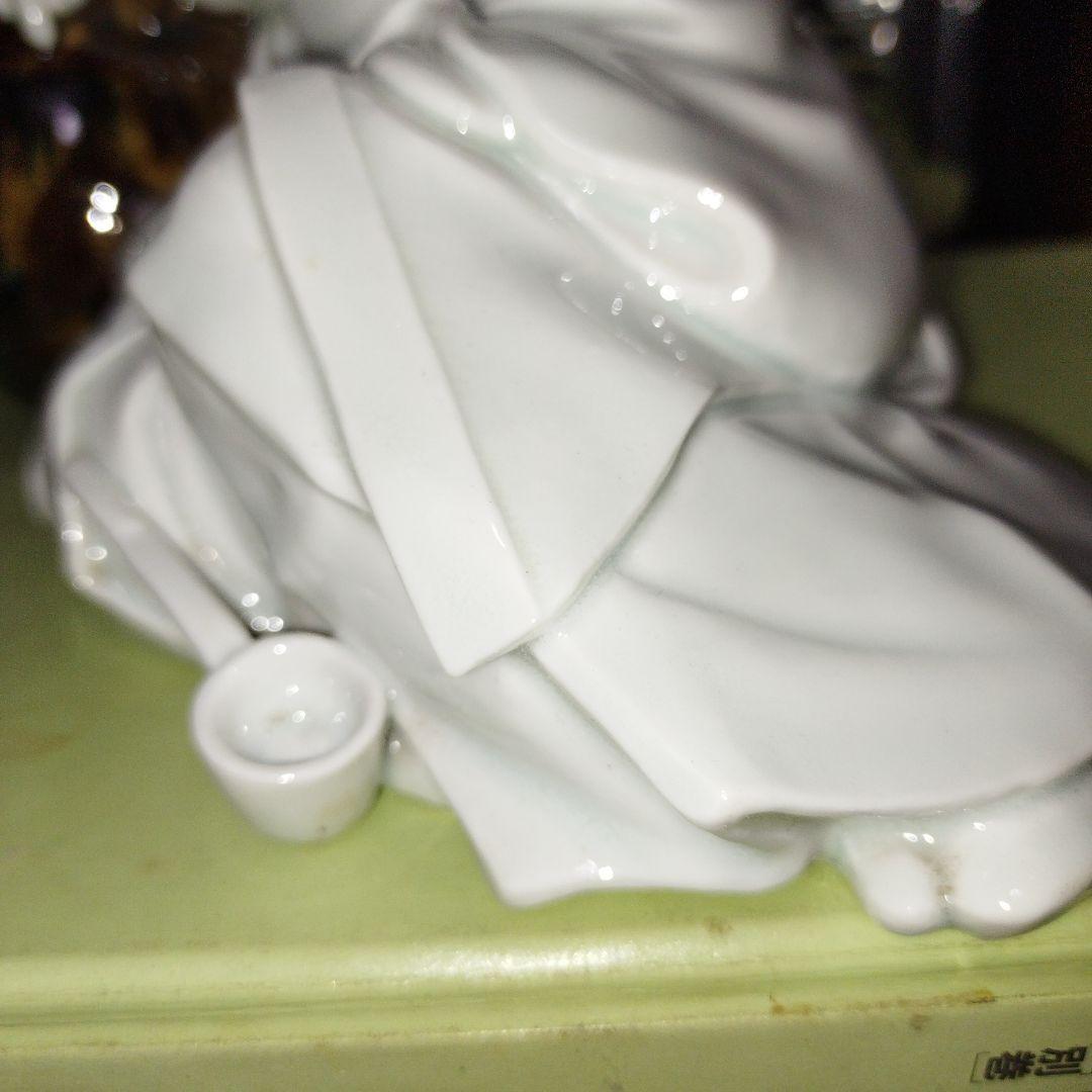 陶器製 寝ている子供の像 壺付き