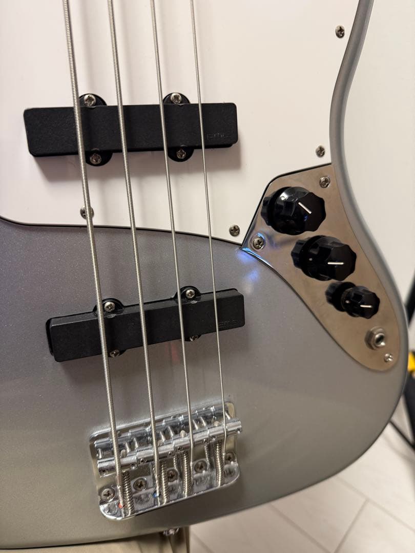 特価 Squier Affinity Jazz Bass EMG PU 4弦