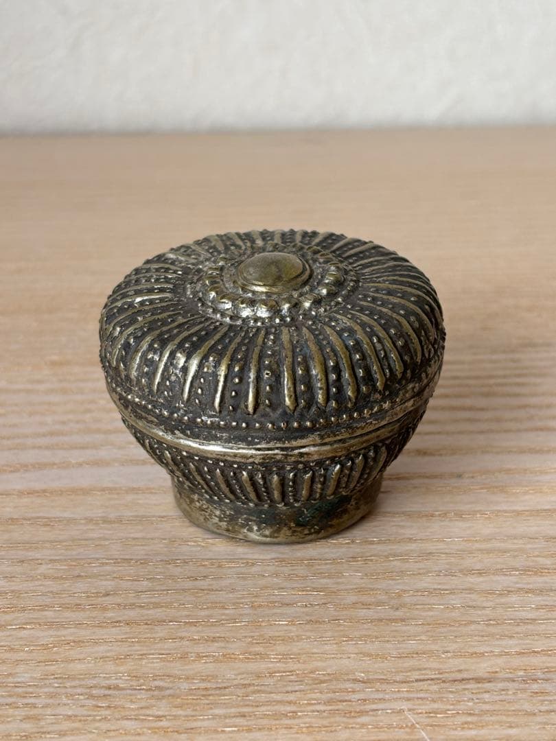 タイ・チェンマイの骨董店で購入した銀製の蓋物
