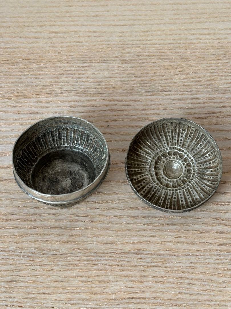 タイ・チェンマイの骨董店で購入した銀製の蓋物