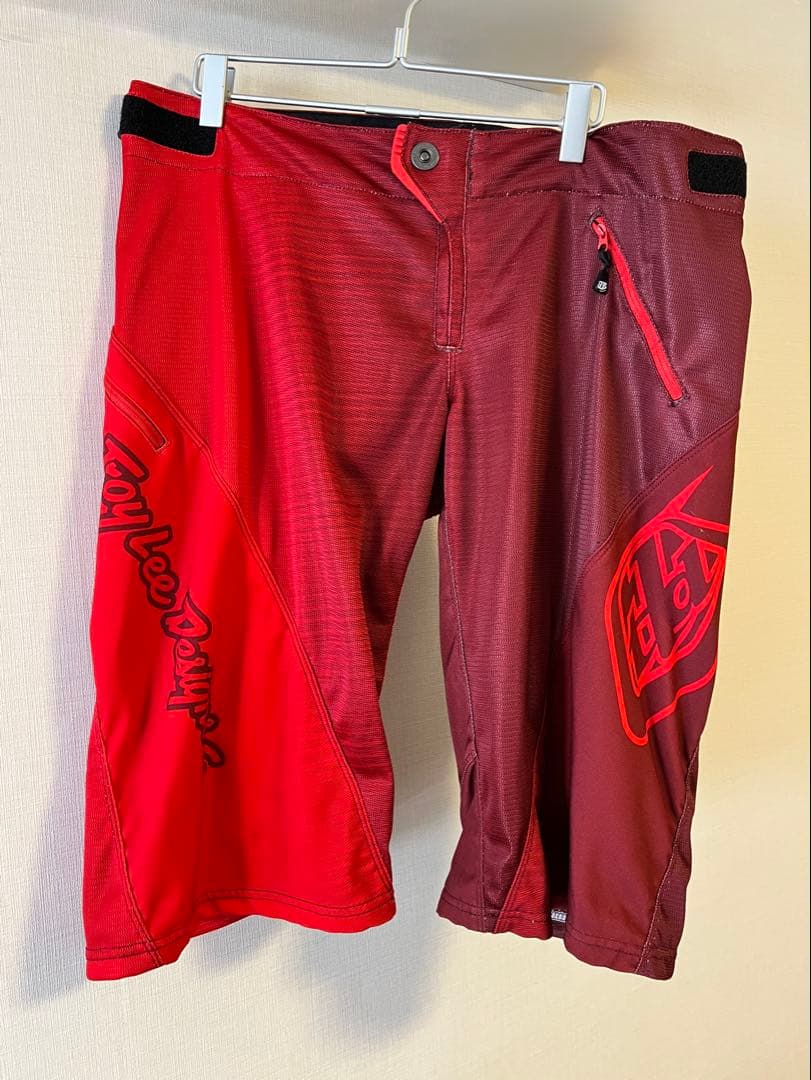 ⑤トロイリーデザイン　ショートパンツ　赤グラデ