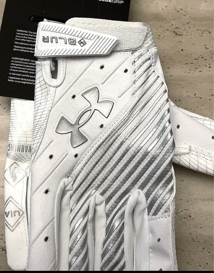 セール‼️UNDER ARMOUR BLUR GLOVE WHITE M