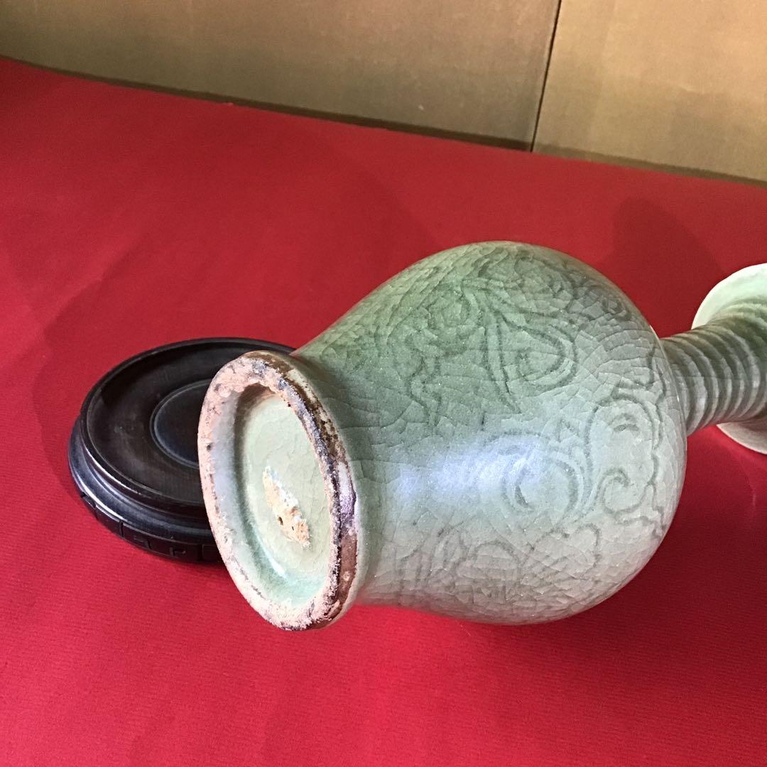 龍泉窯　青磁　隠刻牡丹紋図　明代