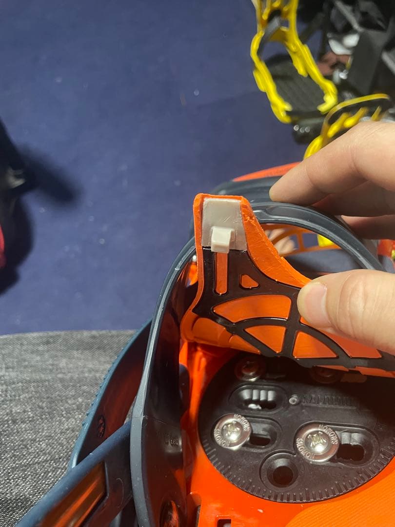 SALOMON HOLOGRAM SHADOW スノーボードビンディング