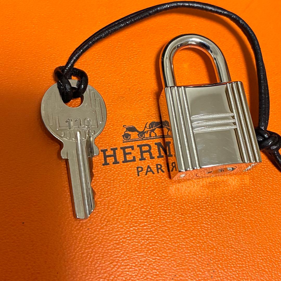 エルメス シルバー　カデナ　南京錠　パドロック　鍵　キー　NO110