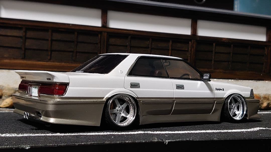 1/24 アオシマ インシュランス 13クラウン 完成品