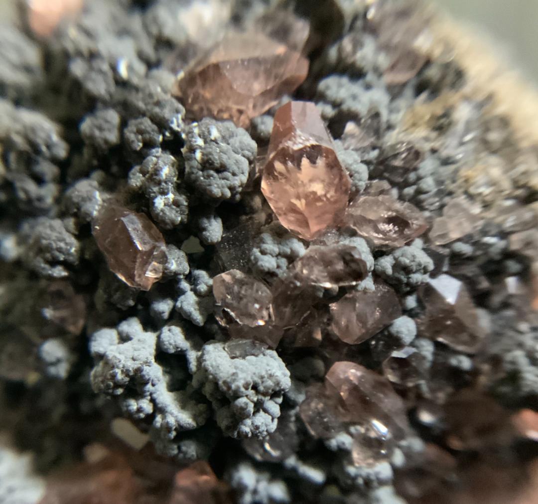 鉱物標本　ロードクロサイト （菱マンガン鉱）