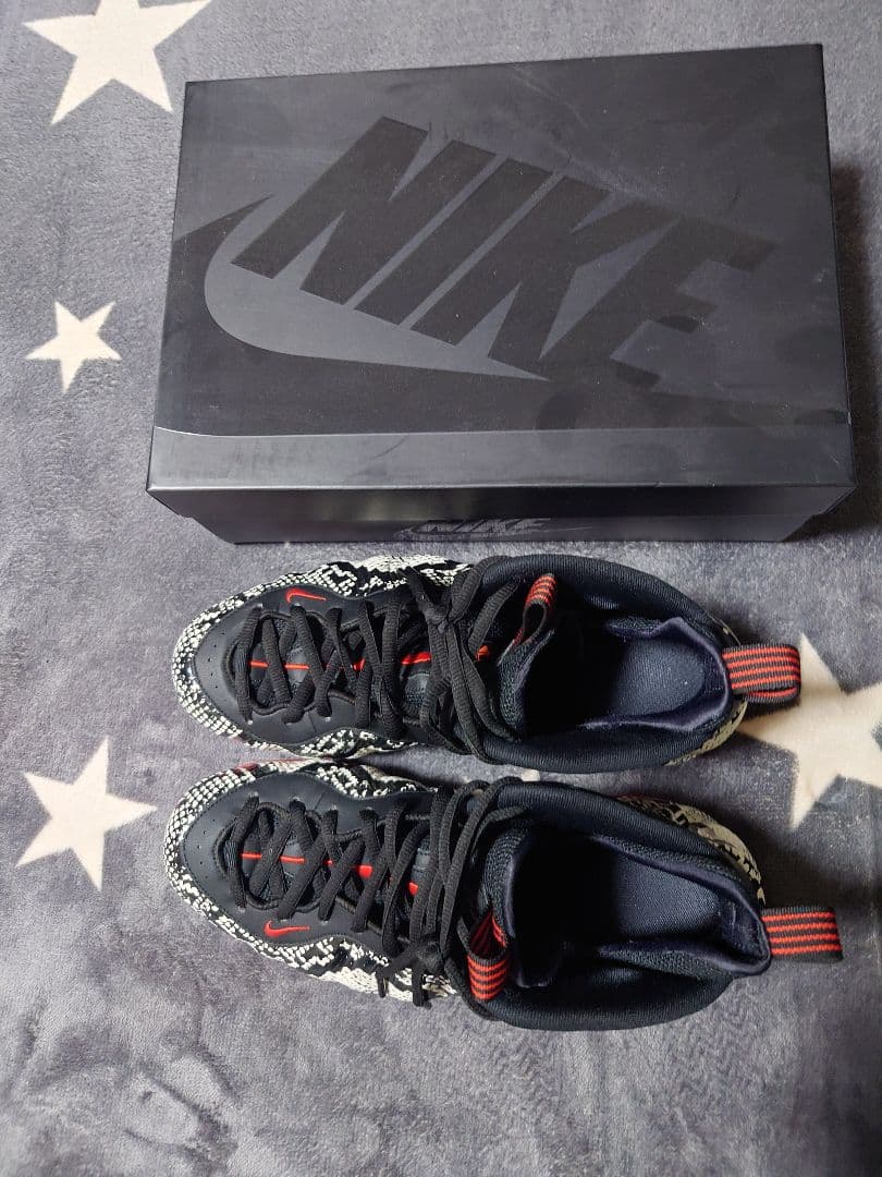 NIKE 　AirFoamposite one