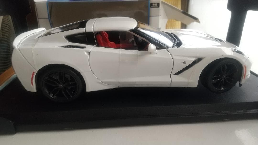 Maistoコルベットスティングレイ 1/18【新品】