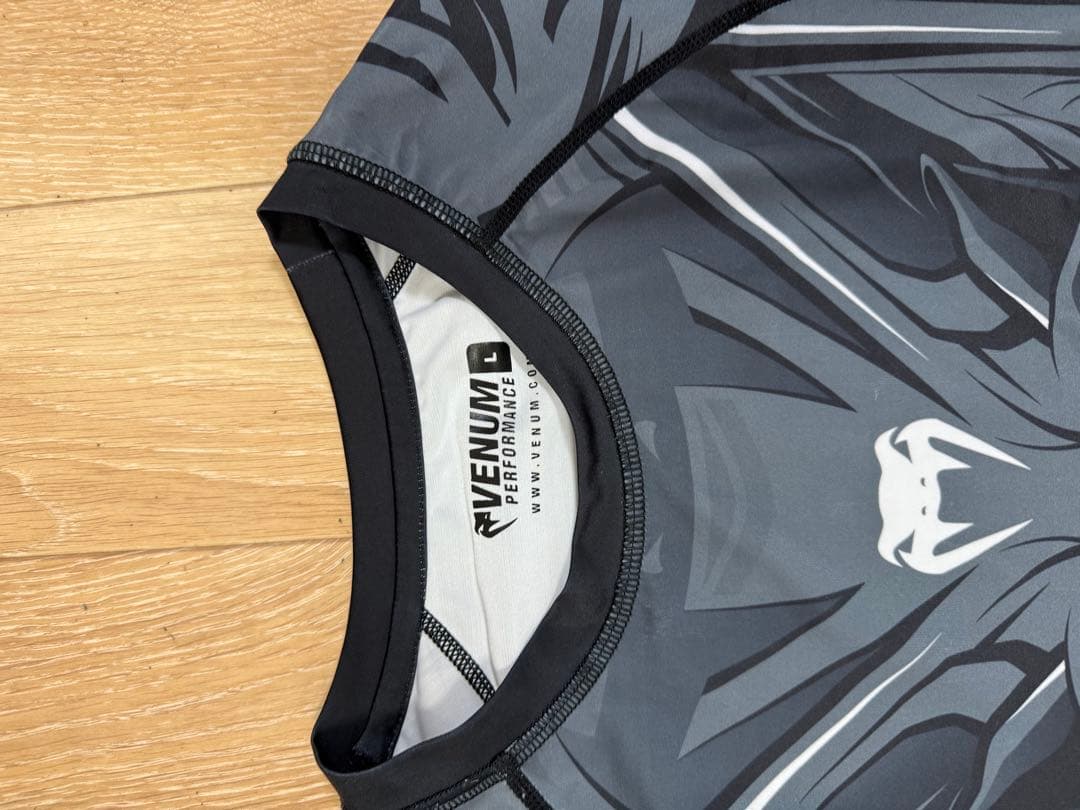 美品　Venum セットアップ　ラッシュガード　ショーツ