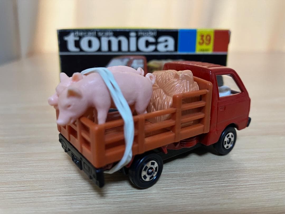 トミカ　黒箱39　スズキ　キャリイ　家畜運搬車　赤　未使用品
