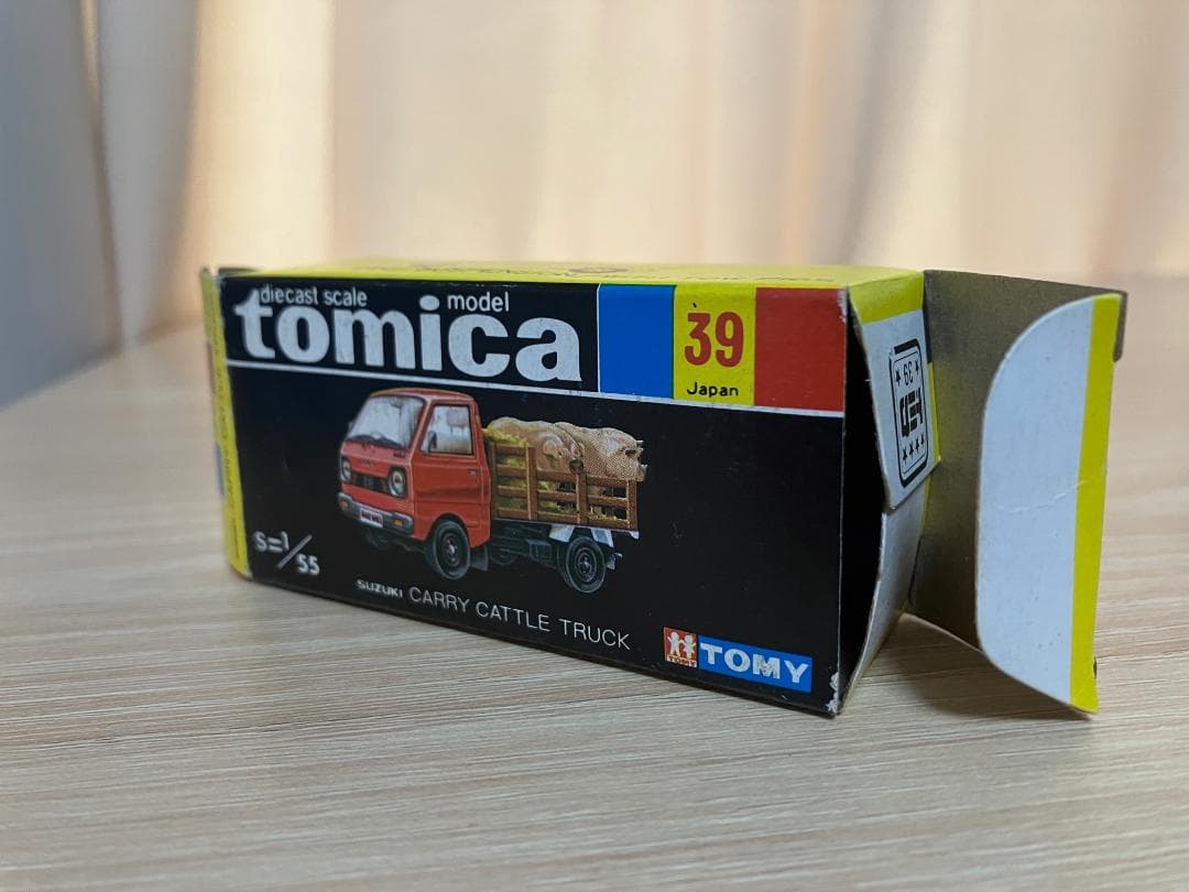 トミカ　黒箱39　スズキ　キャリイ　家畜運搬車　赤　未使用品