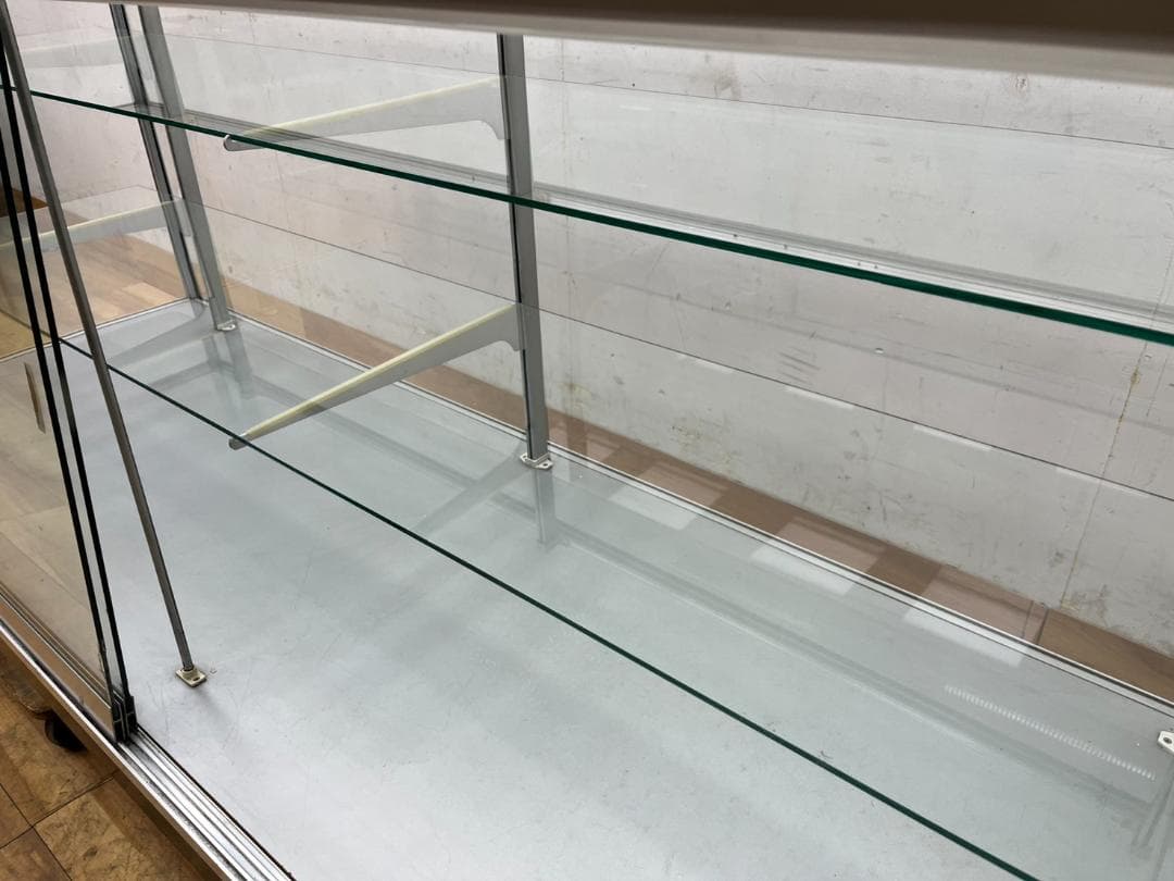 ガラスショーケース（台形）　店舗用