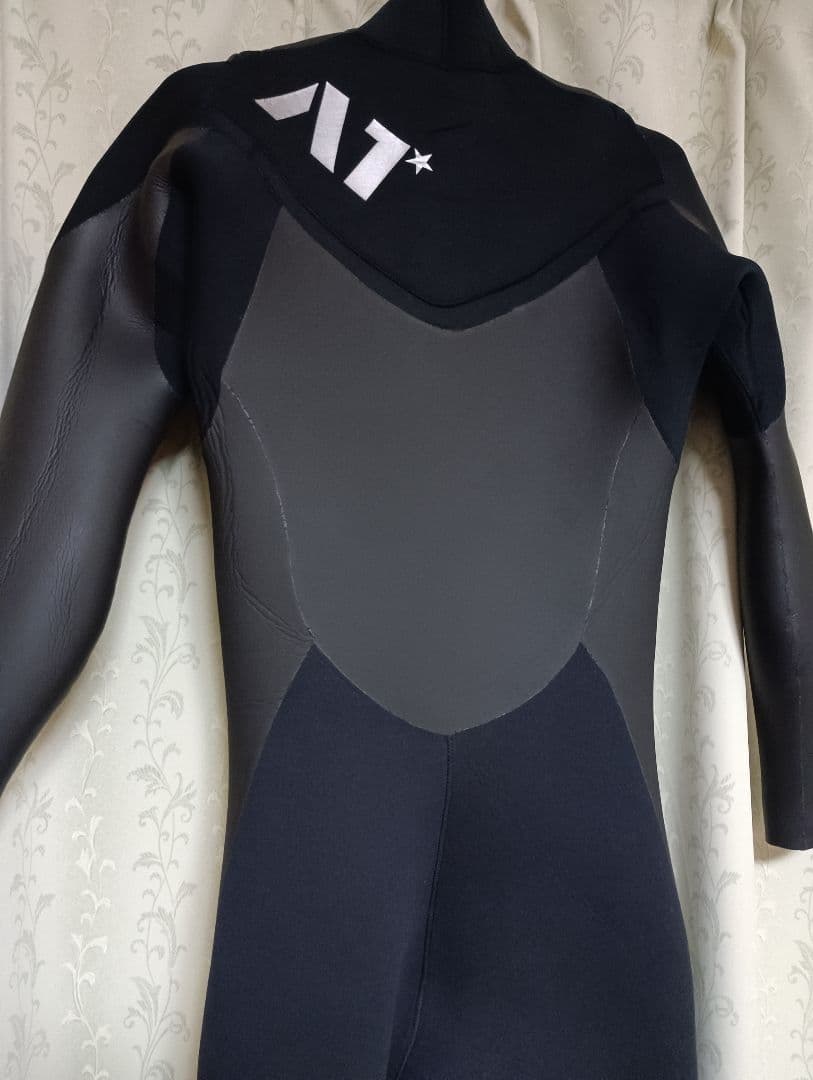 【セミドライ　ウエットスーツ】エアタイト　Mサイズ