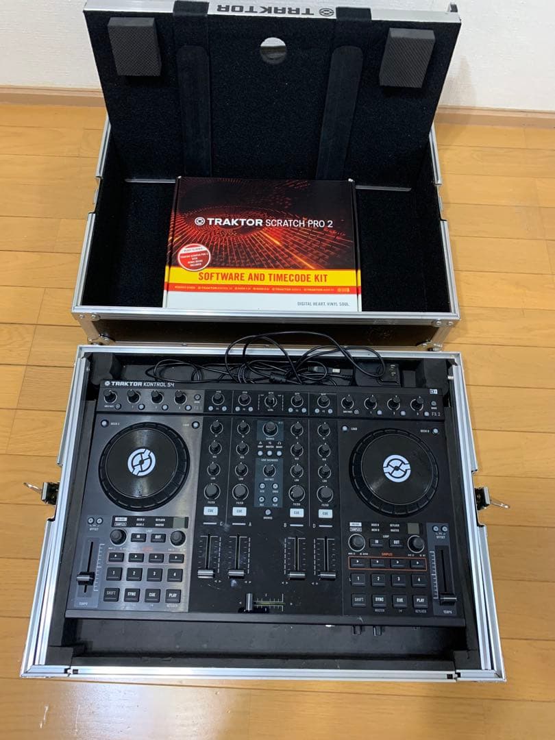 DJ機材 NATIVE INSTRUMENTS TRAKTOR KONTROL S4