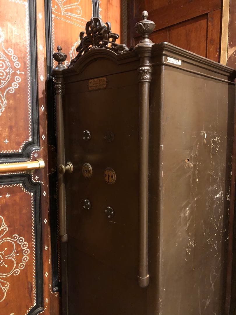 アンティークドイツ製金庫1900年初頭