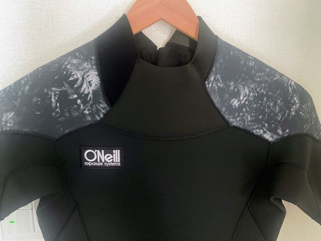 オニール　ウェットスーツ未使用品