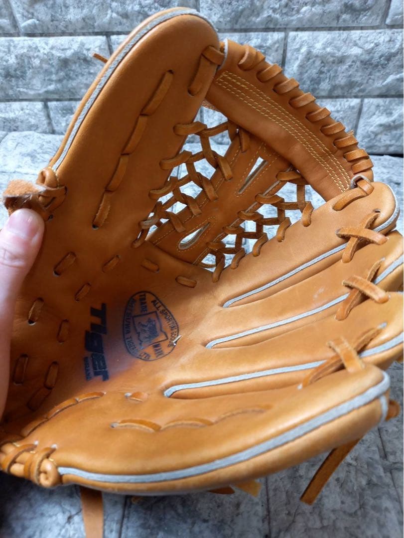 ミツワタイガー グローブ 野球　スポーツ用品