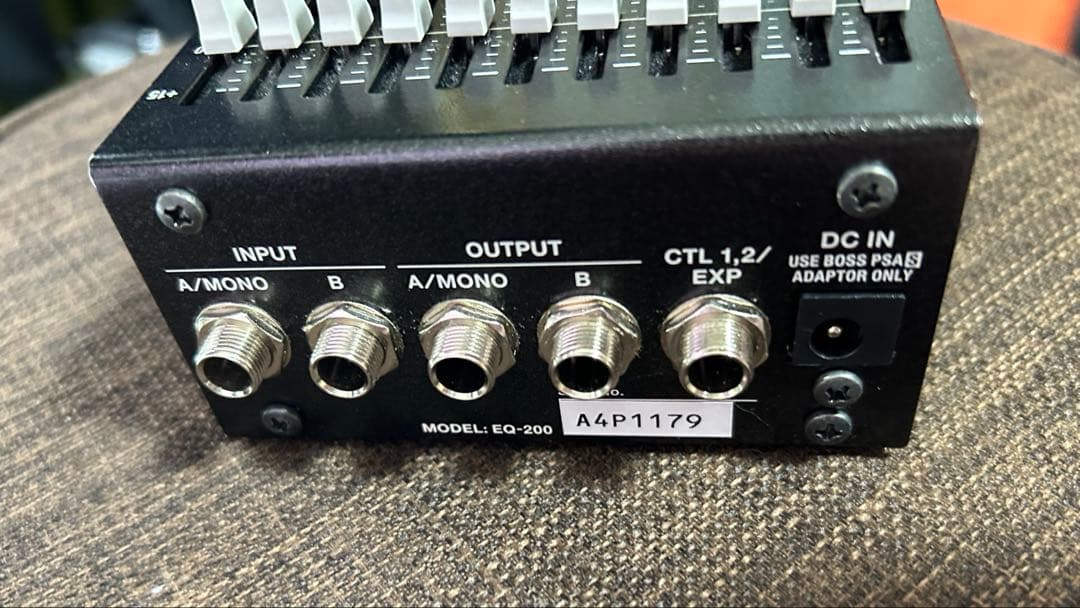 EQ-200 ギターエフェクター