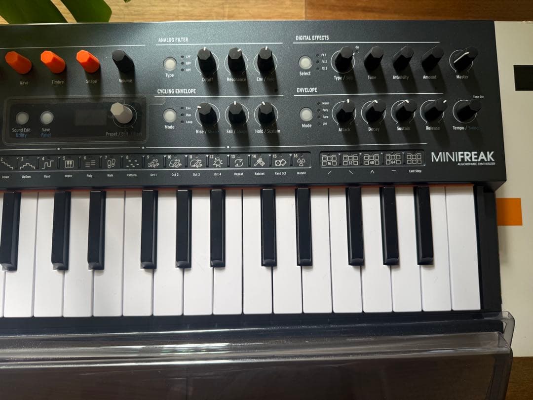 新品同様！Arturia MiniFreak ハイブリッドシンセサイザー